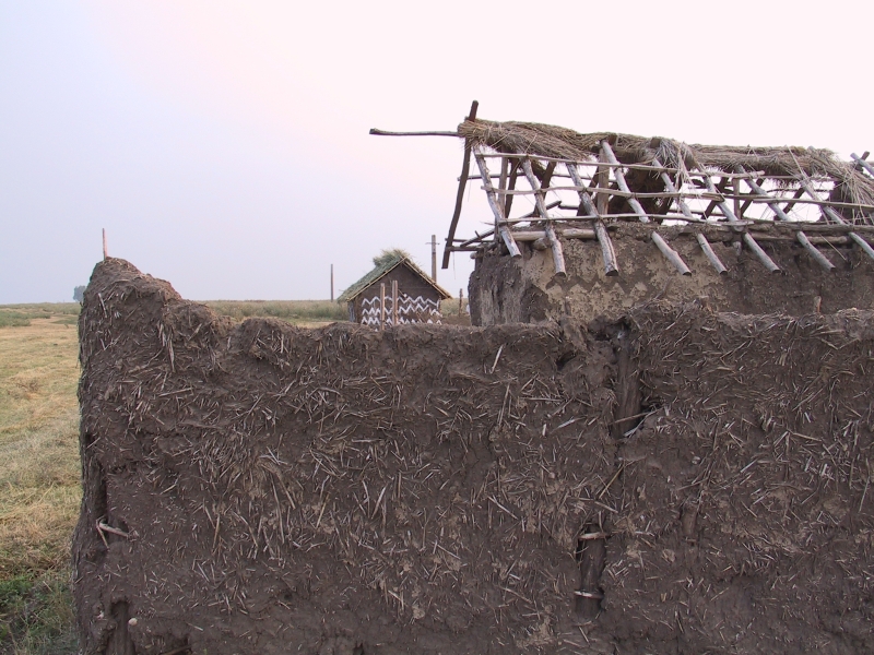 Reconstruction of a prehistoric settlement’s architecture to experience the rites of passage and liminality. Dragoş Gheorghiu, Vadastra, 2003–2008, clay, wood, reed and mineral pigments. Photo D. Gheorghiu, © Dragoş Gheorghiu.